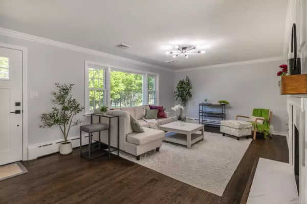 Trumbull, CT 06611,2428 Huntington Turnpike