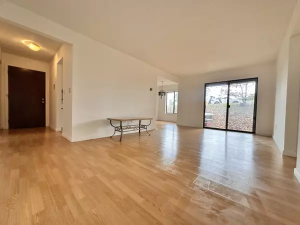 Newington, CT 06111,15 Woodsedge Drive #APT 4B