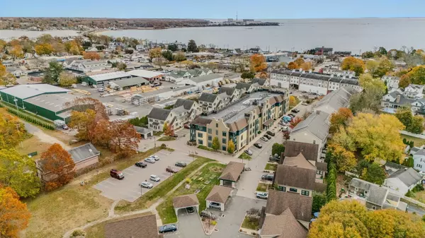 East Lyme, CT 06357,38 Hope Street #1206