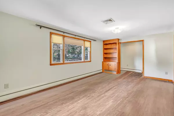 Stratford, CT 06614,165 Douglas Street