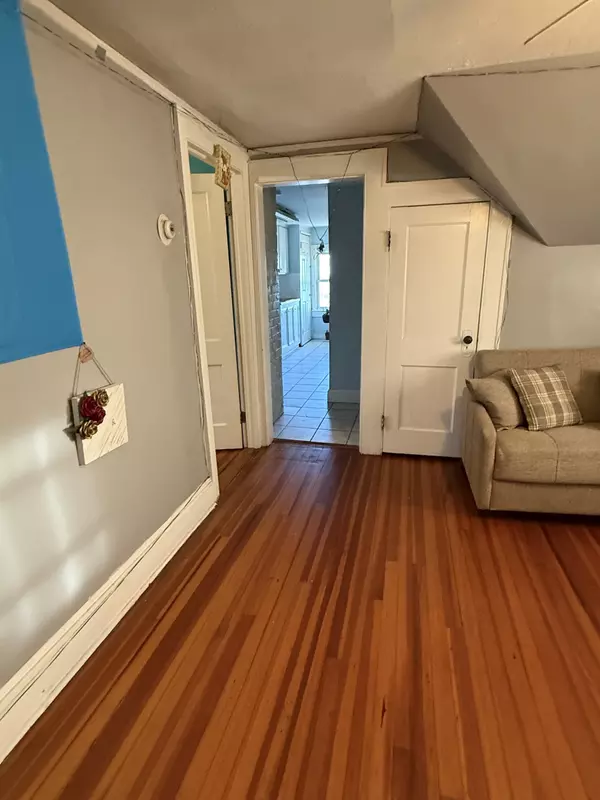 Bridgeport, CT 06606,87 Manhattan Avenue #3rd floor