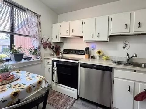 Shelton, CT 06484,460 Asbury Ridge #460