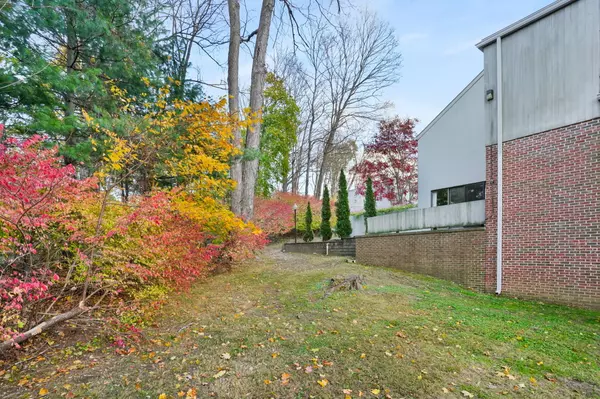 Ridgefield, CT 06877,8 Quarry Corner #8