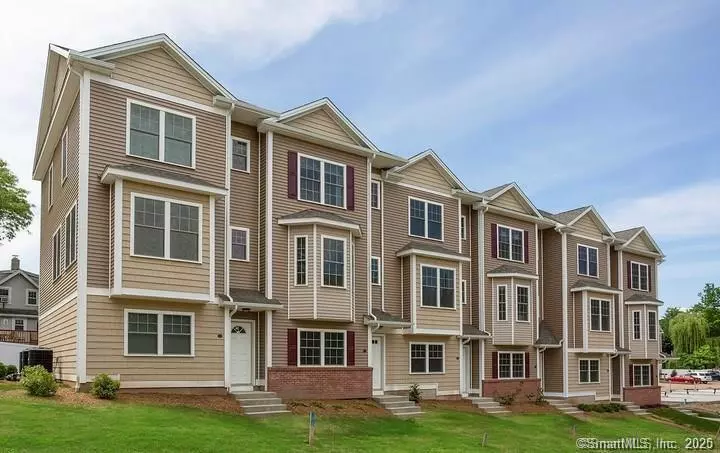 West Hartford, CT 06119,35 Ringgold Street #206