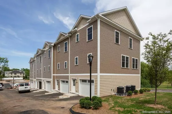 West Hartford, CT 06119,35 Ringgold Street #206