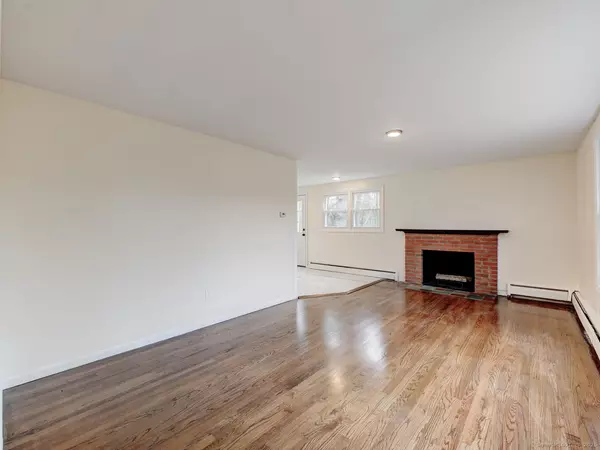 East Granby, CT 06026,52 North Road