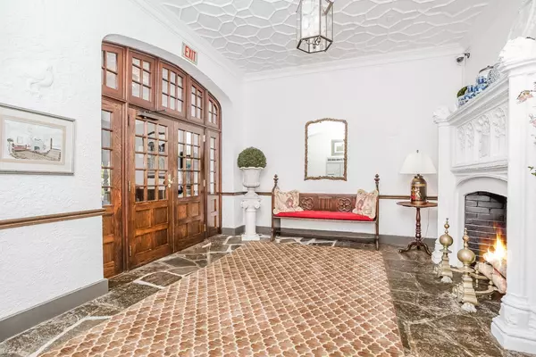 Greenwich, CT 06830,47 Lafayette Place #APT 6J