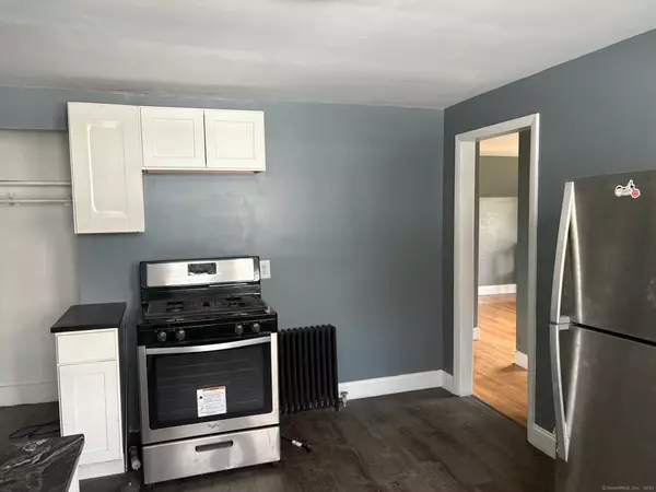 New Haven, CT 06511,319 Sherman Avenue #3rd fl -Front