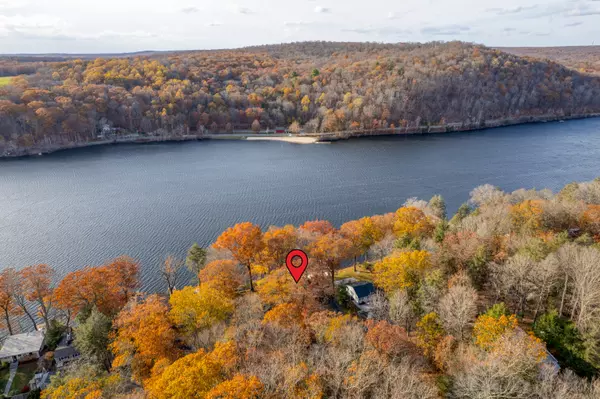 Guilford, CT 06437,542 Lake Drive