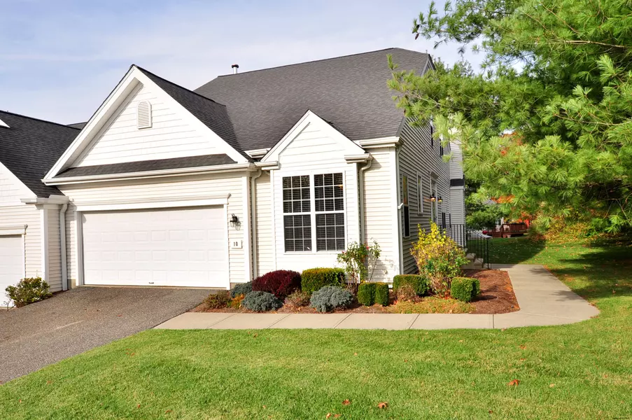 10 Carlson Ridge Way #10, New Milford, CT 06776
