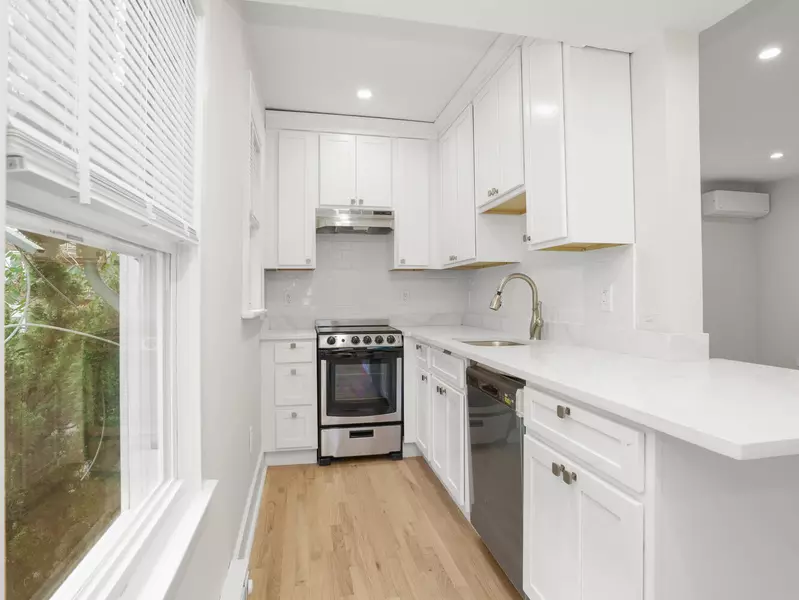 21 Holcomb Avenue #APT 2R, Stamford, CT 06906