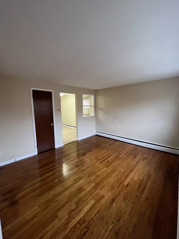 Norwalk, CT 06851,7 Eclipse Avenue #B