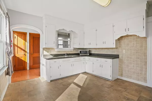 Waterbury, CT 06705,22 Knoll Street