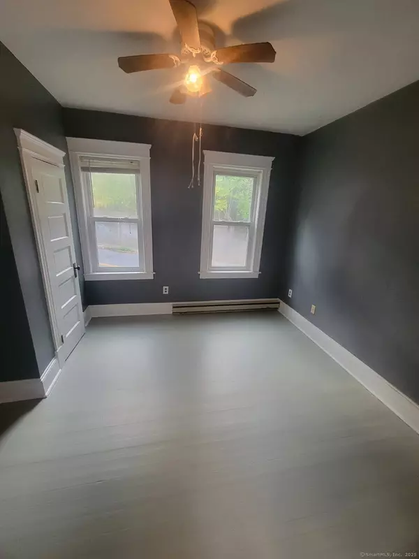 Waterbury, CT 06708,155 Congress Avenue #3