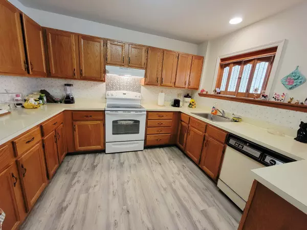 New Milford, CT 06776,76 Willow Springs #76