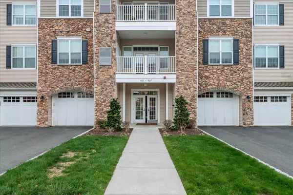 Newtown, CT 06470,433 Brookside Court #433