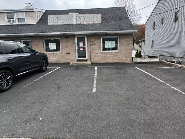 Hamden, CT 06518,2586 Whitney Avenue