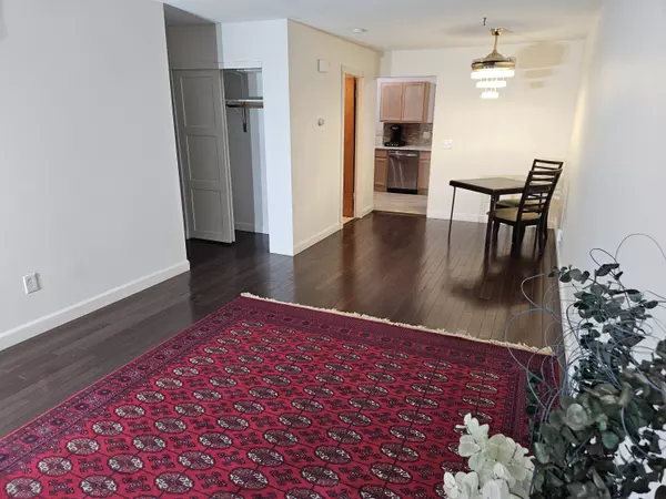 Windsor, CT 06095,114 High Path Road #114