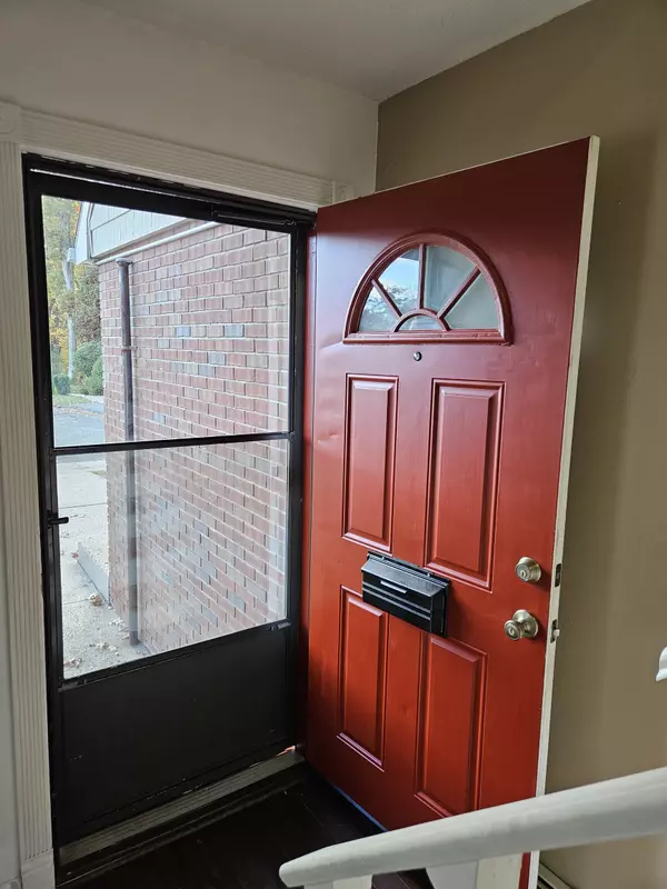 Windsor, CT 06095,114 High Path Road #114