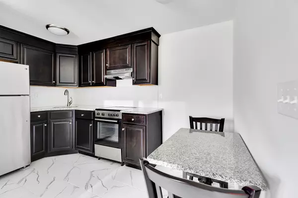 Hamden, CT 06514,158 Towne House Road #158