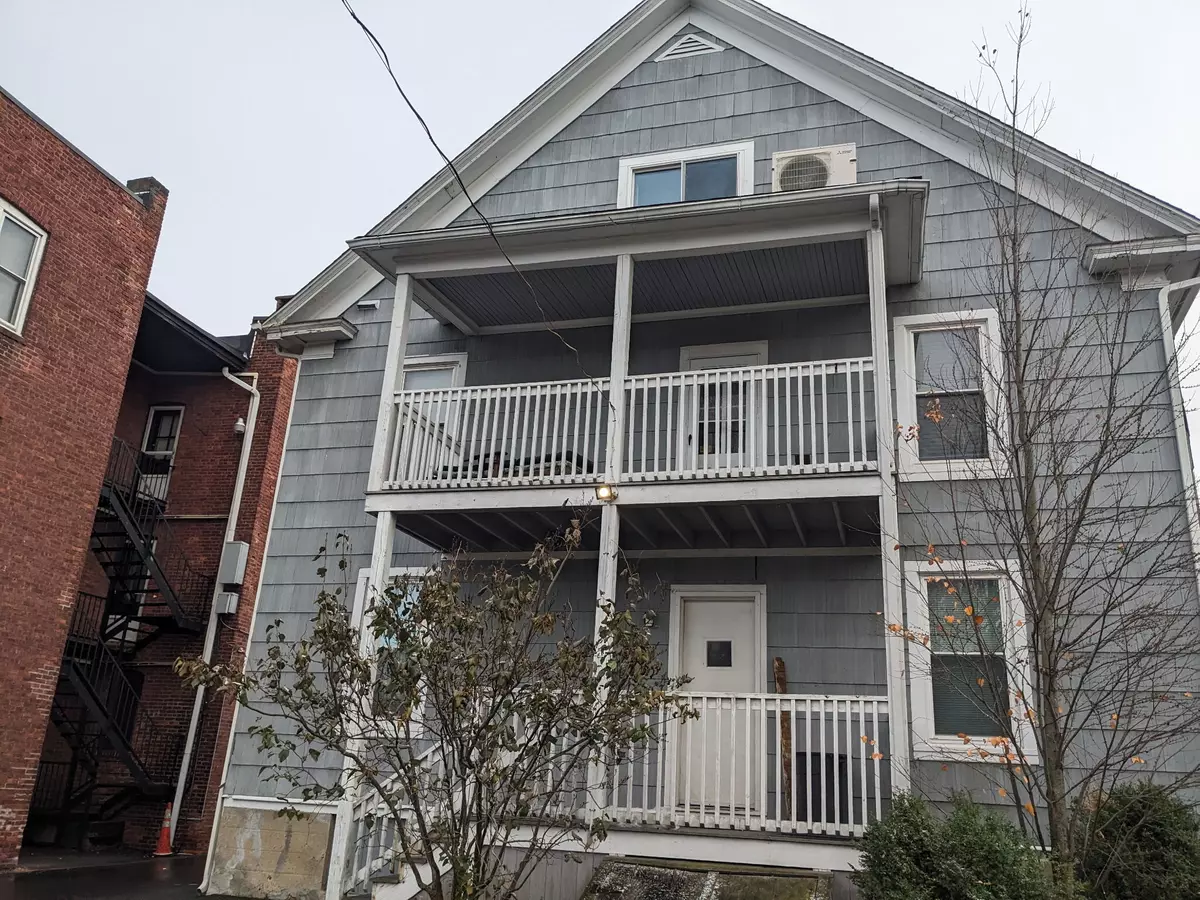 Bridgeport, CT 06605,2870 Fairfield Avenue #2