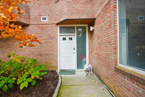 Stamford, CT 06902,98 Southfield Avenue ##101