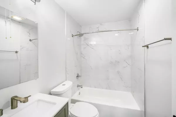 Hartford, CT 06105,280 Collins Street #203