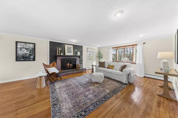 Glastonbury, CT 06073,1043 Hopewell Road