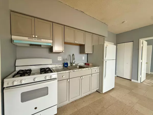 Waterbury, CT 06704,132 Locust Street #14