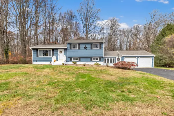 13 School Street, Monroe, CT 06468