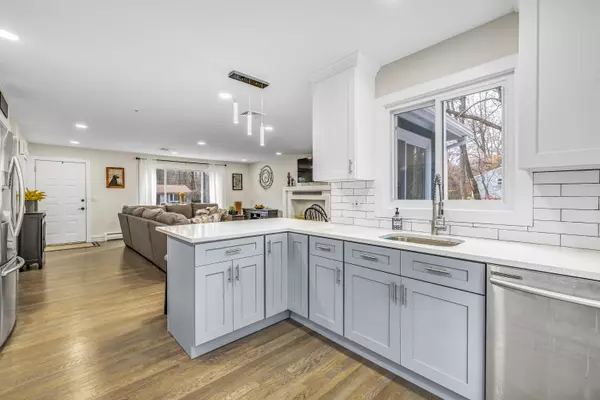 Monroe, CT 06468,13 School Street