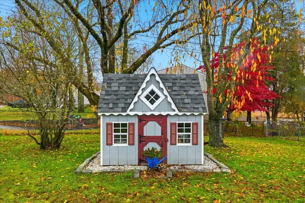 Ledyard, CT 06339,7 Barn Road