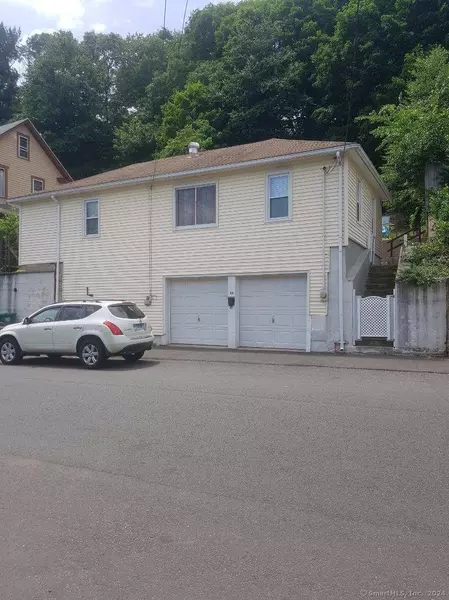 68 New Street, Seymour, CT 06483