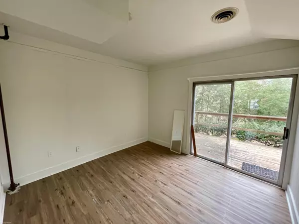 Norwich, CT 06360,4 Elm Avenue #3/4