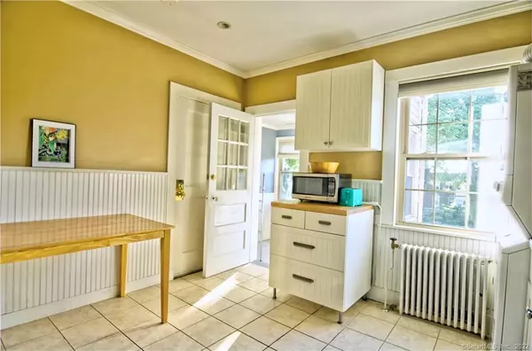 Bridgeport, CT 06605,37 Rowsley Street #6