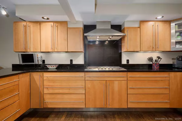 Fairfield, CT 06825,66 Wynn Wood Drive