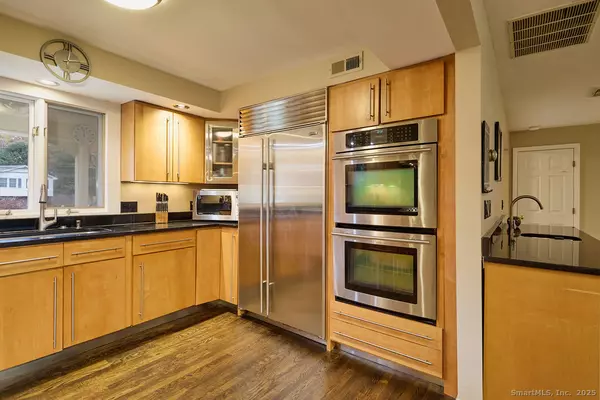 Fairfield, CT 06825,66 Wynn Wood Drive