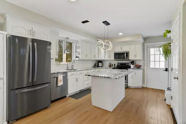 Middlebury, CT 06762,253 Porter Avenue