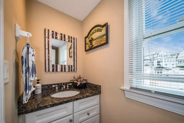 East Lyme, CT 06357,223 Giants Neck Road