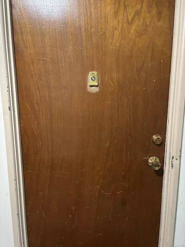 Norwalk, CT 06854,17 Ferris Avenue #21