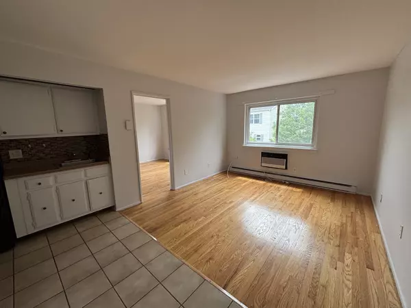 Norwalk, CT 06854,17 Ferris Avenue #21