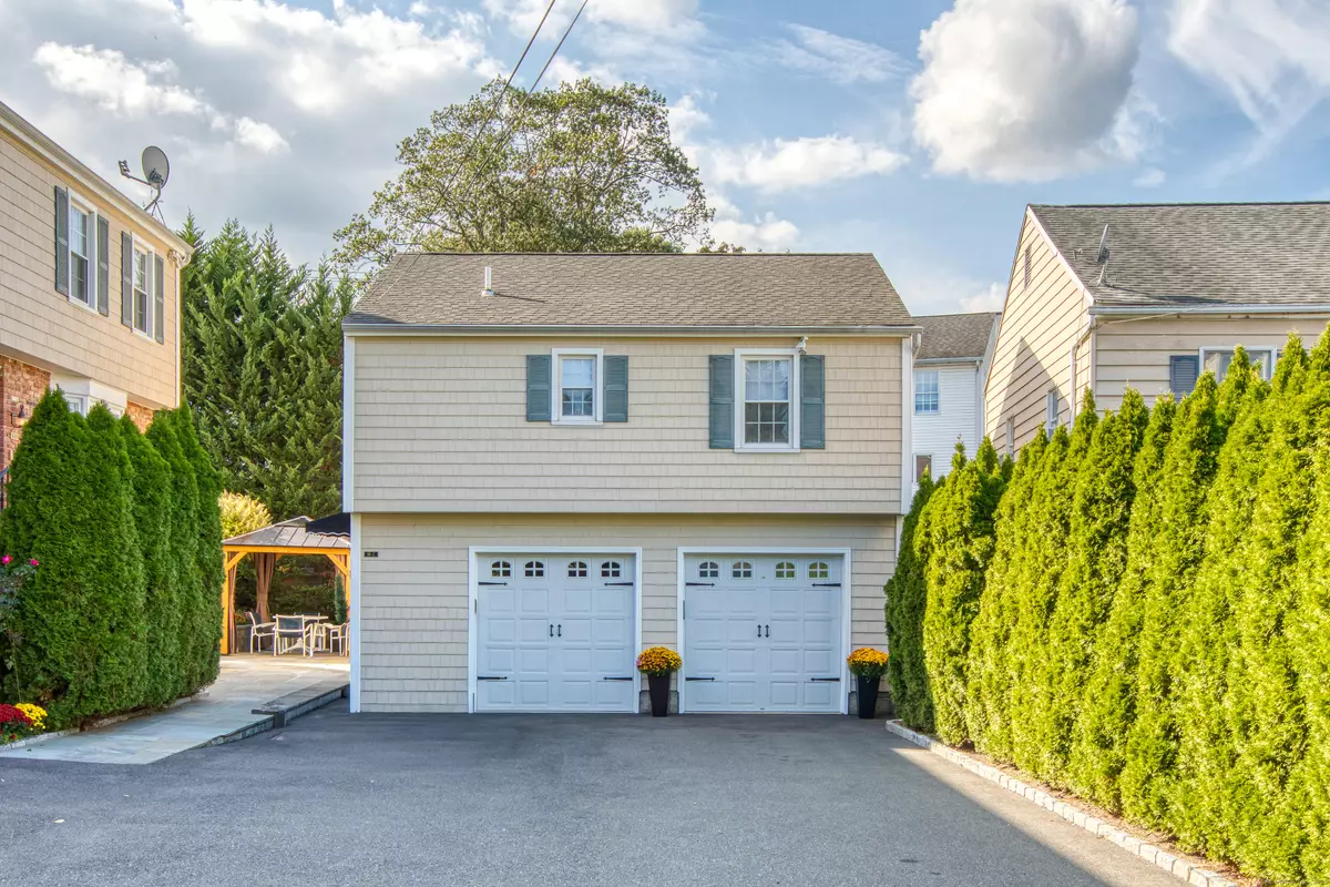 Greenwich, CT 06830,66 Ute Place #C