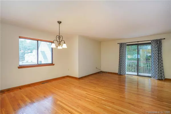 Farmington, CT 06032,9 Redstone Way #9