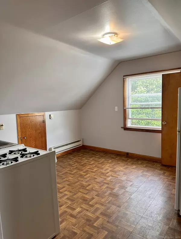 Bridgeport, CT 06605,122 Hansen Avenue #3