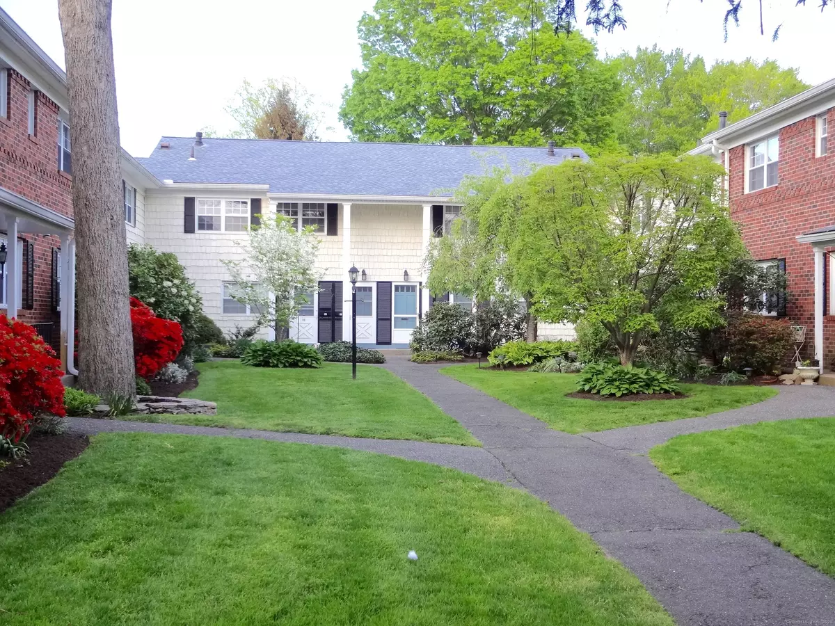 Fairfield, CT 06824,245 Unquowa Road #APT 33