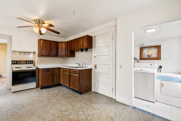 East Haven, CT 06512,458 Thompson Avenue