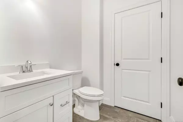 Shelton, CT 06484,2 Windward Way #2