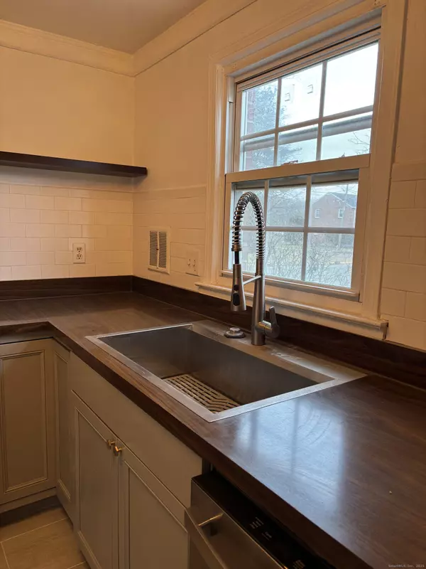 Farmington, CT 06032,49 Grandview Drive #A