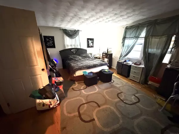 West Hartford, CT 06110,69 Saint Augustine Street