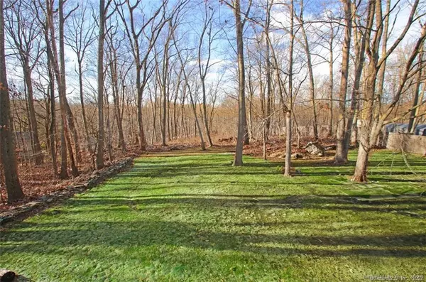 27 Osborn Lane, Monroe, CT 06468